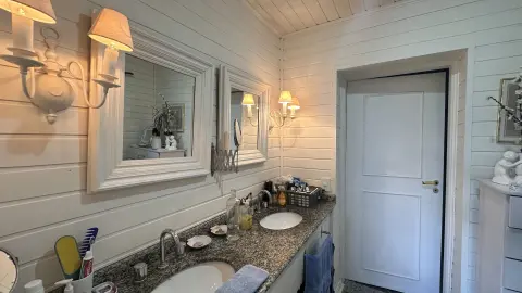 Casa Charmosa com Vista Deslumbrante para a Natureza