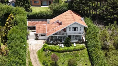 Casa Charmosa com Vista Deslumbrante para a Natureza