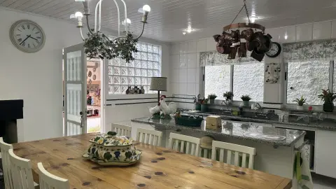 Casa Charmosa com Vista Deslumbrante para a Natureza