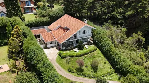 Casa Charmosa com Vista Deslumbrante para a Natureza