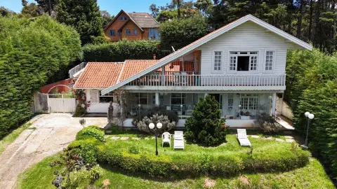 Casa Charmosa com Vista Deslumbrante para a Natureza